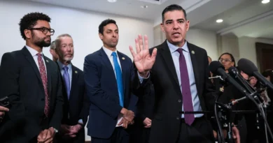 House Democrats walk out of tense briefing with Bondi over Epstein files, calling it a “fake hearing”